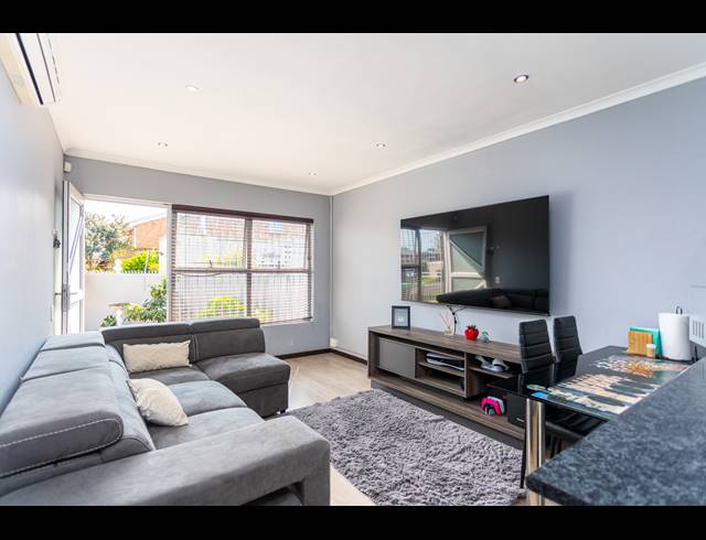2 BEDROOM FREEHOLD SOLD IN GLENWOOD